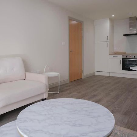 Charming 1-Bedroom Apartment In Leeds City Centre Perfect For Couples Or Solo Travelers מראה חיצוני תמונה