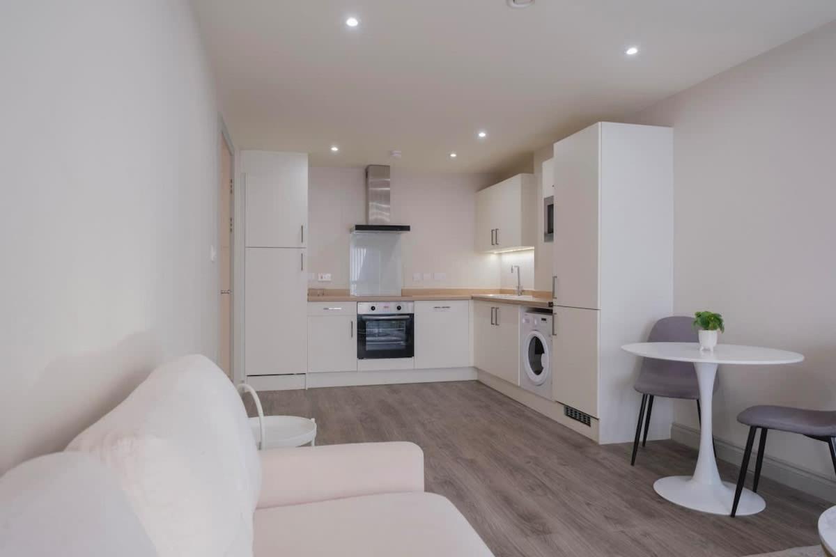 Charming 1-Bedroom Apartment In Leeds City Centre Perfect For Couples Or Solo Travelers מראה חיצוני תמונה