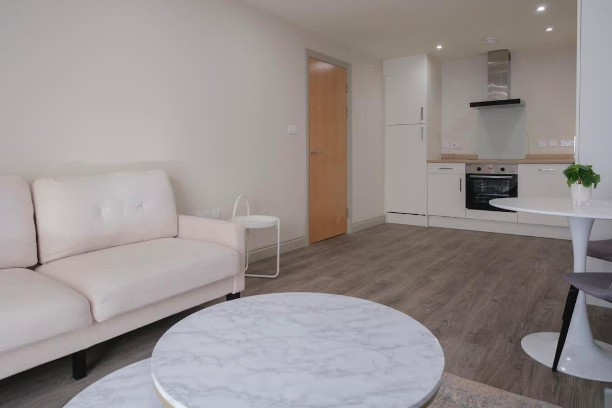 Charming 1-Bedroom Apartment In Leeds City Centre Perfect For Couples Or Solo Travelers מראה חיצוני תמונה