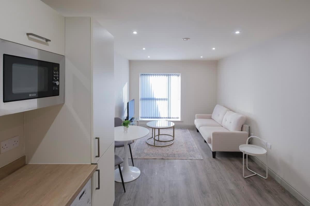 Charming 1-Bedroom Apartment In Leeds City Centre Perfect For Couples Or Solo Travelers מראה חיצוני תמונה